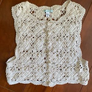Knitted vest with buttons